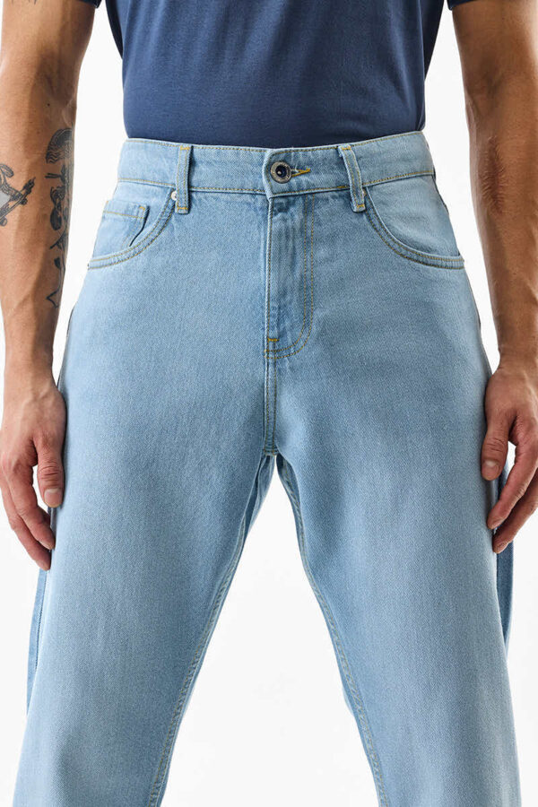 Baggy Fit Washed Jeans - Image 4
